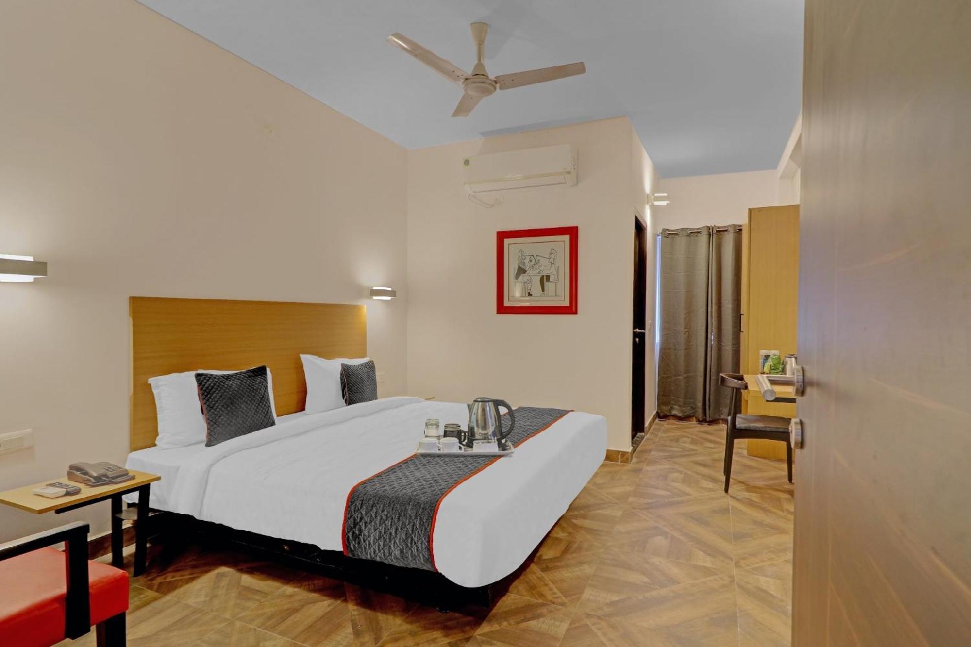 Townhouse S R Nagar Near Hyderabad Central Exterior photo